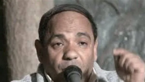 مالك ‘كائنان في انتظار البعث’.. محمد السيد إسماعيل، معلم لغة عربية يكرّس وقته للشعر والنقد الأدبي