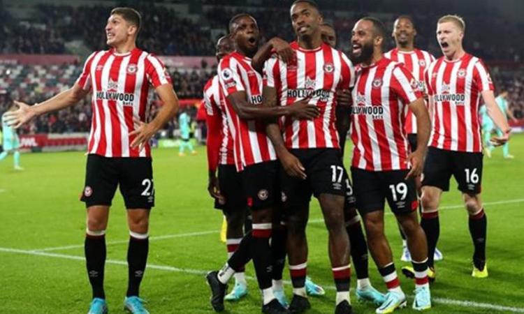 مانشستر يونايتد يسقط أمام برينتفورد3-4 بالدوري الإنجليزي مانشستر يونايتد يسقط أمام برينتفورد3-4 بالدوري الإنجليزي