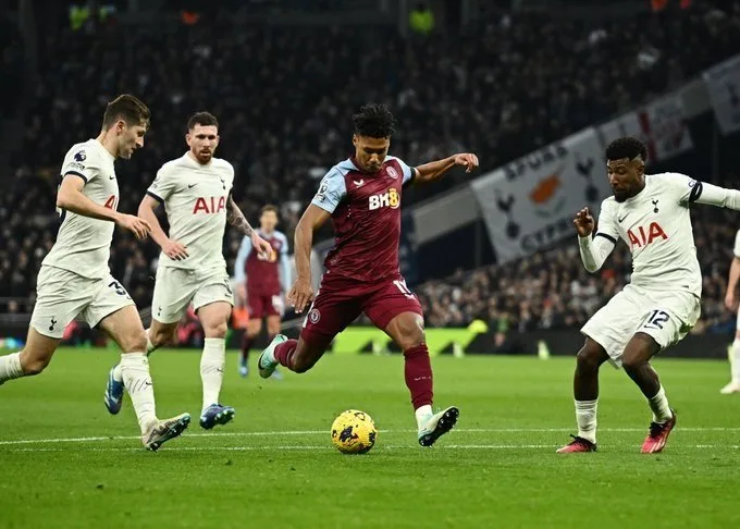مانشستر يونايتد يلتقي بتوتنهام في نهائي الدوري الأوروبي اليوم مانشستر يونايتد يلتقي بتوتنهام في نهائي الدوري الأوروبي اليوم