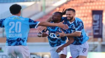 مايلي يقود هجوم فريق بيراميدز في مواجهته ضد بتروجيت بالدوري الممتاز.