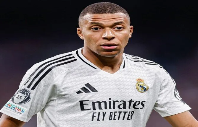 مبابي على رأس قائمة ريال مدريد لمواجهة برشلونة في الدوري الإٍسباني