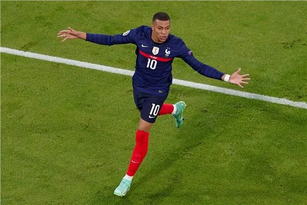 مبابي يتصدر تشكيلة فرنسا في نصف نهائي دوري الأمم الأوروبية مبابي يتصدر تشكيلة فرنسا في نصف نهائي دوري الأمم الأوروبية
