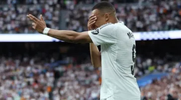مبابي يتوج بلقب الحذاء الذهبي بعد تسجيله هدفين في شباك سوسيداد في ليلة الوداع.