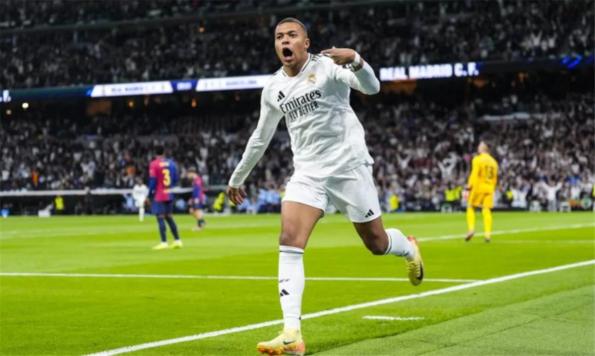 مبابي يعبر عن رأيه في خسارة ريال مدريد أمام برشلونة بالكلاسيكو.