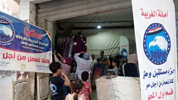 مبادرة “من يديك إلى يدي.. كلنا كيان واحد” لتوزيع الملابس على المحتاجين في أول المحلة مبادرة “من يديك إلى يدي.. كلنا كيان واحد” لتوزيع الملابس على المحتاجين في أول المحلة