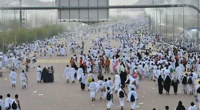 مبادرة “نظّف منزلي” تبدأ حملة لتنظيف مشعر مزدلفة بمشاركة أكثر من 100 متطوع. مبادرة “نظّف منزلي” تبدأ حملة لتنظيف مشعر مزدلفة بمشاركة أكثر من 100 متطوع.