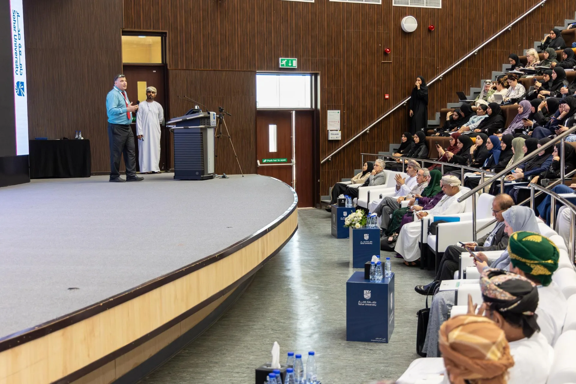 متحدثون من 13 دولة يتناولون تعزيز قدرات الطلبة الجامعيين في البرنامج التأسيسي متحدثون من 13 دولة يتناولون تعزيز قدرات الطلبة الجامعيين في البرنامج التأسيسي