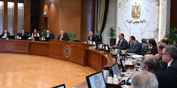 مجلس الوزراء يوافق على تحويل أراضٍ في مدينة أكتوبر الجديدة لإنشاء منطقة حرة ومجمع صناعي لتجميع السيارات.