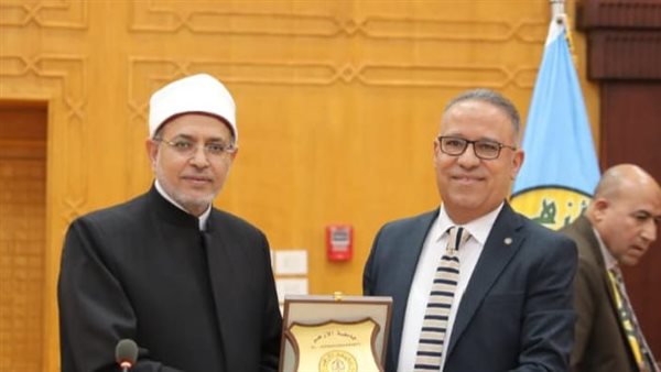 مجلس جامعة الأزهر يكرم الدكتور محمد جلال لاختياره عضوًا بالمجلس الوطني للتعليم
