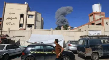 العدوان يستهدف مجمع ناصر الطبي ويؤدي لاستشهاد الصحفي حسن أصليح أثناء تلقيه الرعاية الطبية.