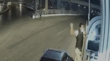 مجهولون يلقون زجاجات على معرض سيارات من فوق كوبري عرابي بالعجوزة