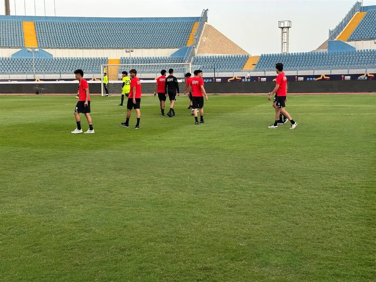 محاضرة ملهمة لمنتخب الشباب قبل مباراة غانا.. واللاعبون يستكشفون ساحة اللقاء.