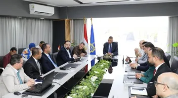 محافظ أسوان: تحقيق التعاون الجماعي لتنفيذ نظام التأمين الشامل