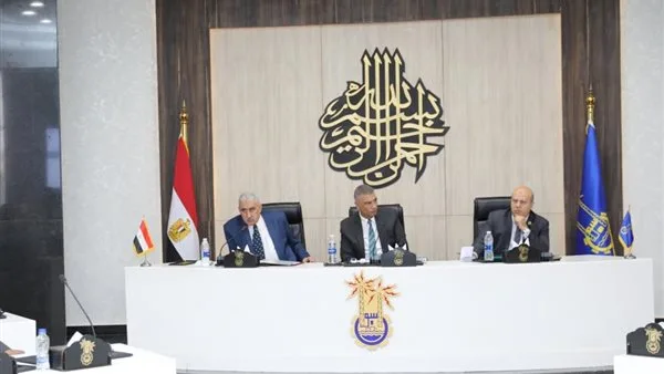 محافظ أسوان يدعو المواطنين لاستغلال الفرصة لإنهاء إجراءات التقنين بسرعة.