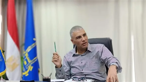محافظ أسوان يراقب استقبال الطلبات لمسابقة “الأب المثالي لعام 2025”