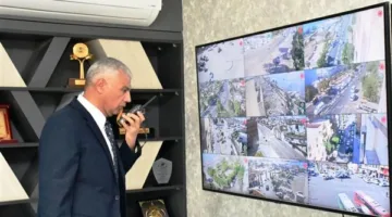 محافظ أسوان يراقب جهود إخماد حريق نشب في فندق شعبي