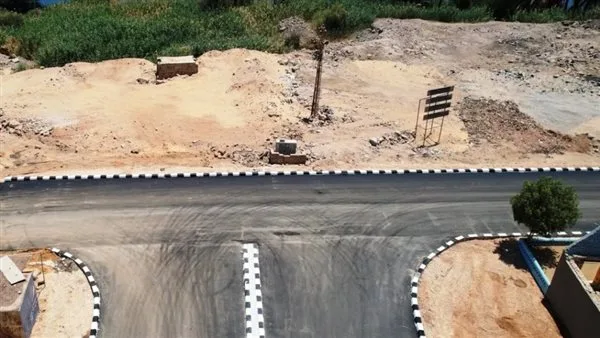 محافظ أسوان يشيد بجهود الهيئة الهندسية للانتهاء من مشروع إنشاء مطالع ومنازل قرية غرب سهيل