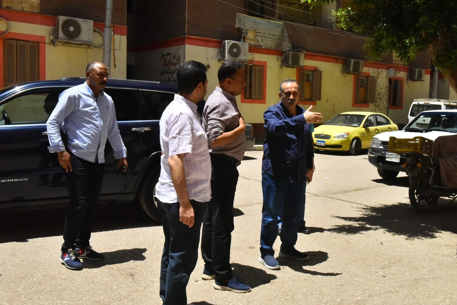محافظ أسيوط: إزالة الإشغالات وتحسين البيئة بمنطقة مساكن عزبة السجن
