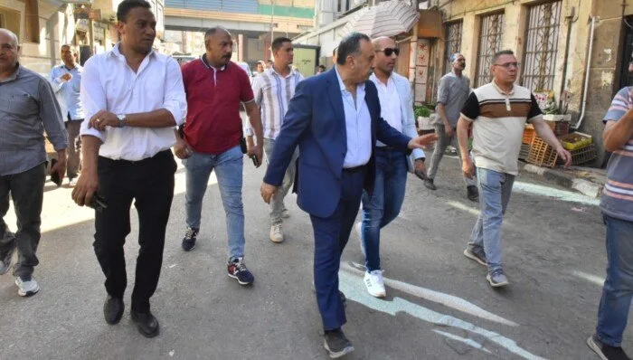 محافظ أسيوط يتفقد شارع رياض عقب إزالة الإشغالات ويشيد بتعاون المواطنين