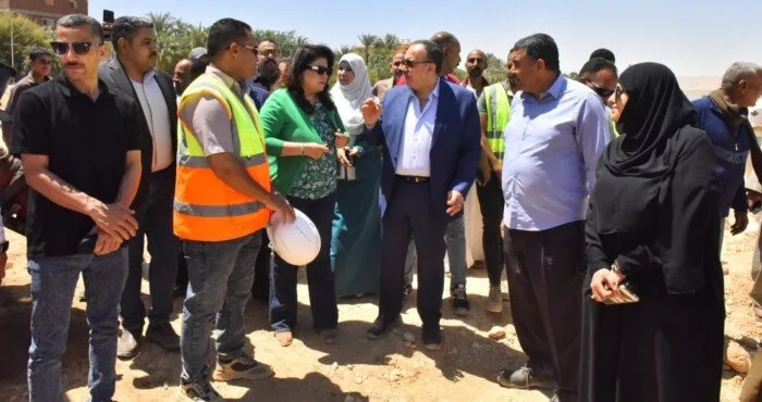 محافظ أسيوط يتفقد مشروع إنشاء مصنع متكامل لمنتجات الرمان بالبداري