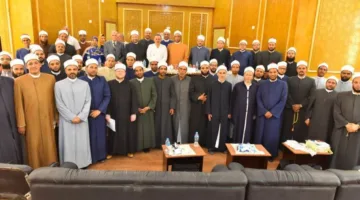 محافظ أسيوط يجتمع بوعاظ وواعظات الأزهر ويثني على جهودهم في تعزيز الوعي الاجتماعي