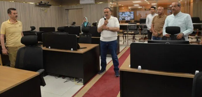محافظ أسيوط يراقب جهود إطفاء حريق في حظائر مواشي بأبوتيج من مركز السيطرة محافظ أسيوط يراقب جهود إطفاء حريق في حظائر مواشي بأبوتيج من مركز السيطرة