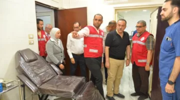محافظ أسيوط يزور أنشطة الهلال الأحمر في منطقة الأربعين