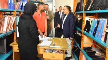 محافظ أسيوط يزور مركز خدمات المستثمرين لمراجعة مستوى الخدمات وتعزيز بيئة الاستثمار في المحافظة.