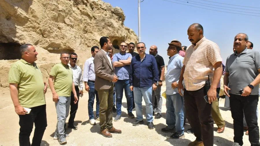 محافظ أسيوط يزور مقبرة “جفاي – حامي الأول” في إطار خطة تحسين المواقع التاريخية. محافظ أسيوط يزور مقبرة “جفاي – حامي الأول” في إطار خطة تحسين المواقع التاريخية.