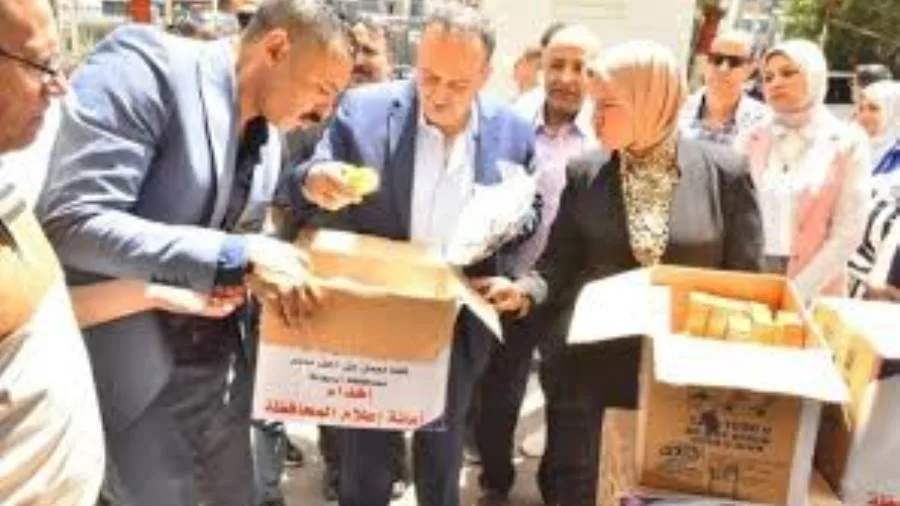 محافظ أسيوط يطلق مشروعًا مجتمعيًا لتوزيع قسائم شراء مواد غذائية على المستفيدين من ذوي الهمم.