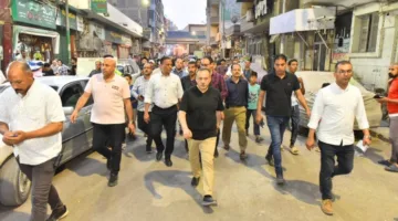 محافظ أسيوط يقوم بجولة ميدانية لمراقبة الترتيبات في شارع رياض بعد تنظيفه من الإشغالات.