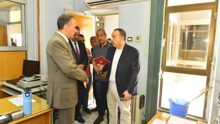 محافظ أسيوط يقوم بزيارة مركز خدمات المستثمرين لمراجعة جودة الخدمات وتعزيز البيئة الاستثمارية في المحافظة. محافظ أسيوط يقوم بزيارة مركز خدمات المستثمرين لمراجعة جودة الخدمات وتعزيز البيئة الاستثمارية في المحافظة.