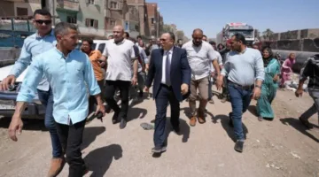 محافظ أسيوط يقوم بزيارة منطقة المصلى ويأمر باتخاذ إجراءات فورية لحل مشكلة الصرف الصحي وتخفيف معاناة السكان.