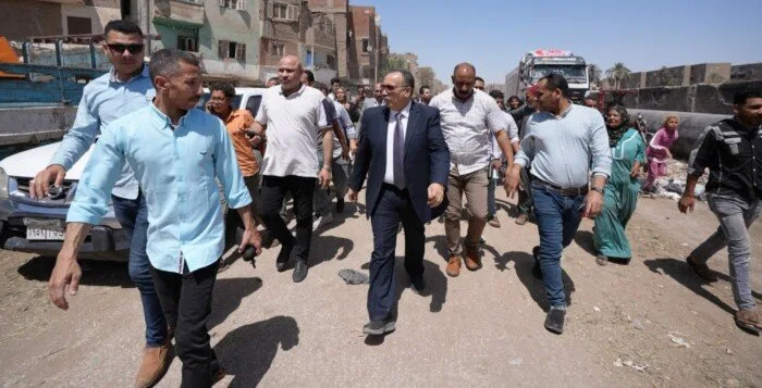 محافظ أسيوط يقوم بزيارة منطقة المصلى ويأمر باتخاذ إجراءات فورية لحل مشكلة الصرف الصحي وتخفيف معاناة السكان. محافظ أسيوط يقوم بزيارة منطقة المصلى ويأمر باتخاذ إجراءات فورية لحل مشكلة الصرف الصحي وتخفيف معاناة السكان.
