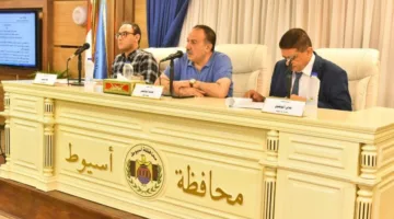 محافظ أسيوط يوافق على تخصيص أراضٍ لإنشاء مرافق تعليمية واجتماعية في أبوتيج وصدفا.