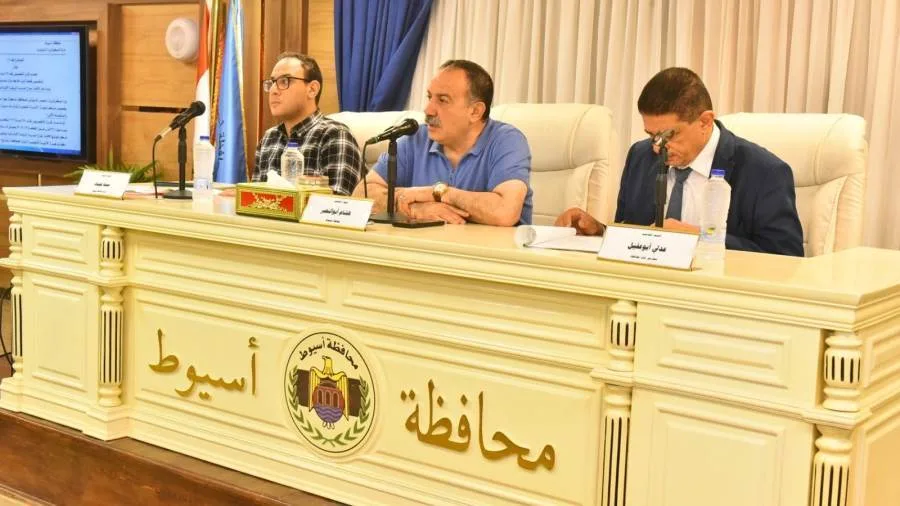 محافظ أسيوط يوافق على تخصيص أراضٍ لإنشاء مرافق تعليمية واجتماعية في أبوتيج وصدفا. محافظ أسيوط يوافق على تخصيص أراضٍ لإنشاء مرافق تعليمية واجتماعية في أبوتيج وصدفا.