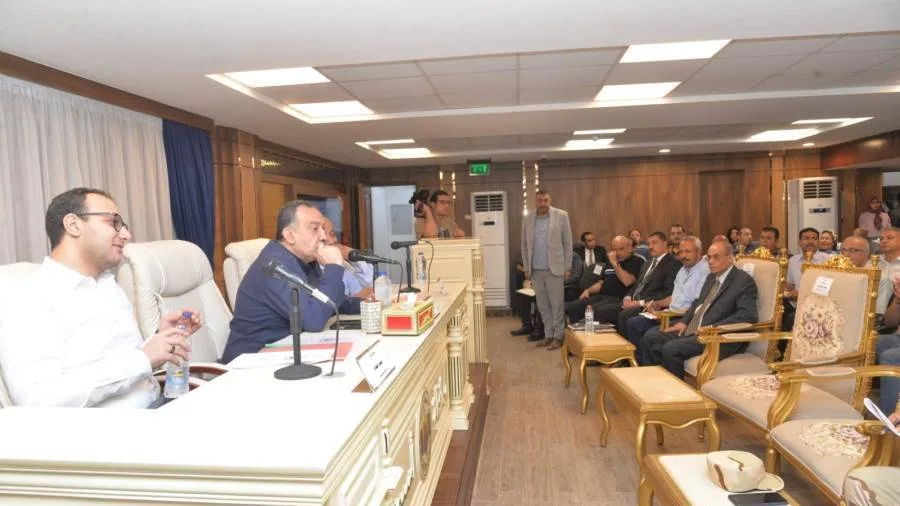 محافظ أسيوط يوجه بإجراءات سريعة لتعزيز الخدمات وتعزيز الاستثمارات ويحث على تنفيذ مبادرات تخفيف الأعباء. محافظ أسيوط يوجه بإجراءات سريعة لتعزيز الخدمات وتعزيز الاستثمارات ويحث على تنفيذ مبادرات تخفيف الأعباء.