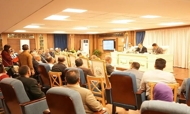 محافظ أسيوط يوجه بالتيسير في إجراءات تقنين الأراضي وتحفيز الاستثمار