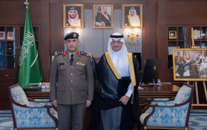 محافظ الأحساء يكرّم مدير الدفاع المدني بال محافظة بترقيته الجديدة محافظ الأحساء يكرّم مدير الدفاع المدني بال محافظة بترقيته الجديدة