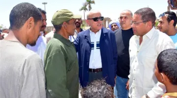 «محافظ الأقصر» يجتمع مع المواطنين لمناقشة احتياجاتهم بعد صلاة الجمعة (صور)