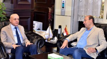 محافظ الأقصر يستقبل وفد الجهاز المركزى للتعمير لمناقشة مشروعات الجهاز بالمحافظة