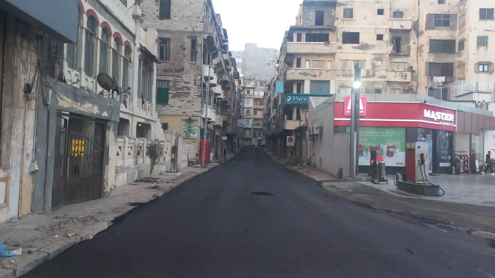 محافظ الإسكندرية يكلف مديرية الطرق بسرعة تنفيذ الخطة الاستثمارية وترميم الأسفلت المتهالك بالشوارع