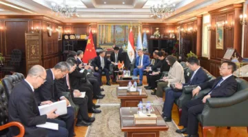 محافظ الإسكندرية يلتقي وفدًا رفيع المستوى من الحزب الشيوعي الصيني لمناقشة تعزيز التعاون المشترك