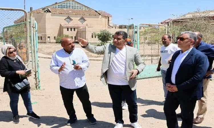 محافظ الإسماعيلية: ندرس تحسين بعض الطرق في المراكز والمدن.
