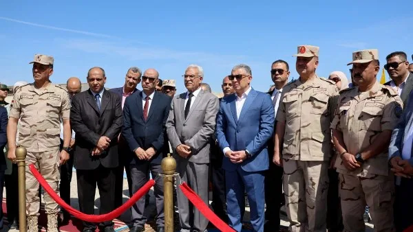 محافظ الإسماعيلية يتفقد مدرسة المعدات الثقيلة الفنية العسكرية
