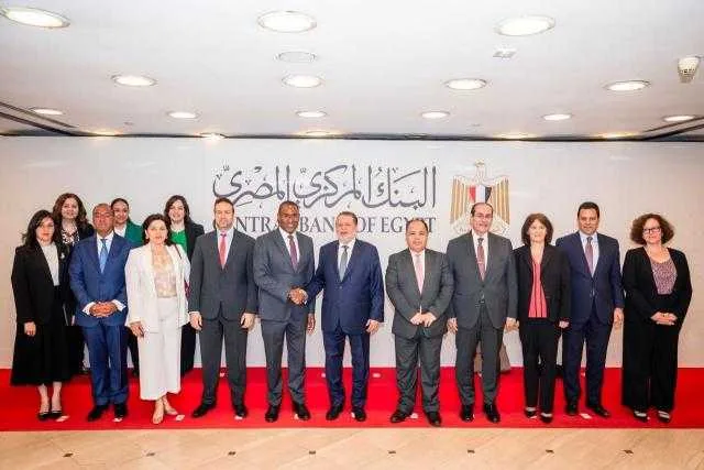 محافظ البنك المركزي المصري يستقبل نائب المدير العام لصندوق النقد الدولي والوفد المرافق. محافظ البنك المركزي المصري يستقبل نائب المدير العام لصندوق النقد الدولي والوفد المرافق.