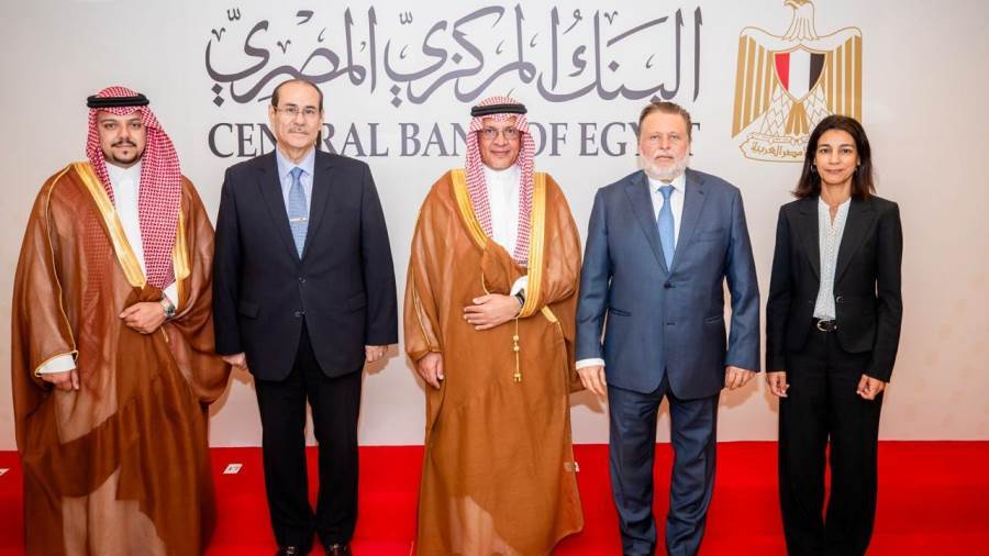 محافظ البنك المركزي المصري يلتقي الأمين العام للمجلس التنسيقي المصري السعودي لبحث أوجه التعاون المشترك