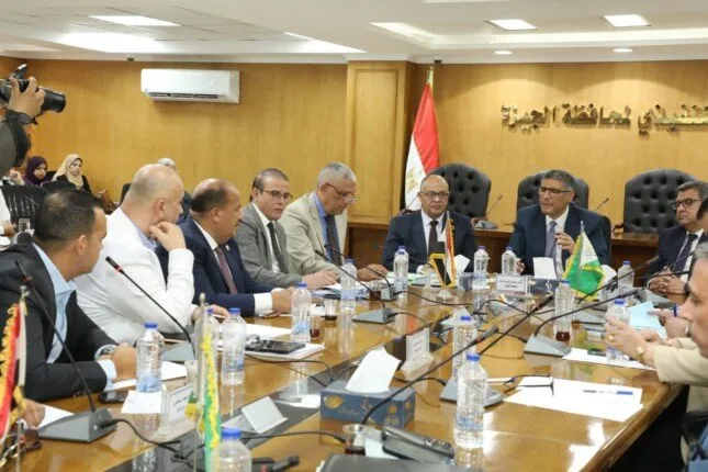 محافظ الجيزة يجتمع مع نواب المجلس عن مناطق المحافظة محافظ الجيزة يجتمع مع نواب المجلس عن مناطق المحافظة
