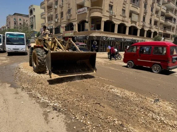 محافظ الجيزة يطلب تسريع إصلاح كسر في خط مياه هضبة الأهرام واستئناف الضخ للمناطق المتضررة محافظ الجيزة يطلب تسريع إصلاح كسر في خط مياه هضبة الأهرام واستئناف الضخ للمناطق المتضررة