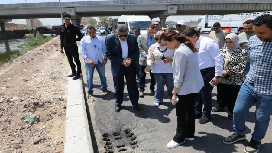 محافظ الجيزة يقوم بجولة تفقدية لمشروع توسيع ورصف طريق المريوطية. محافظ الجيزة يقوم بجولة تفقدية لمشروع توسيع ورصف طريق المريوطية.